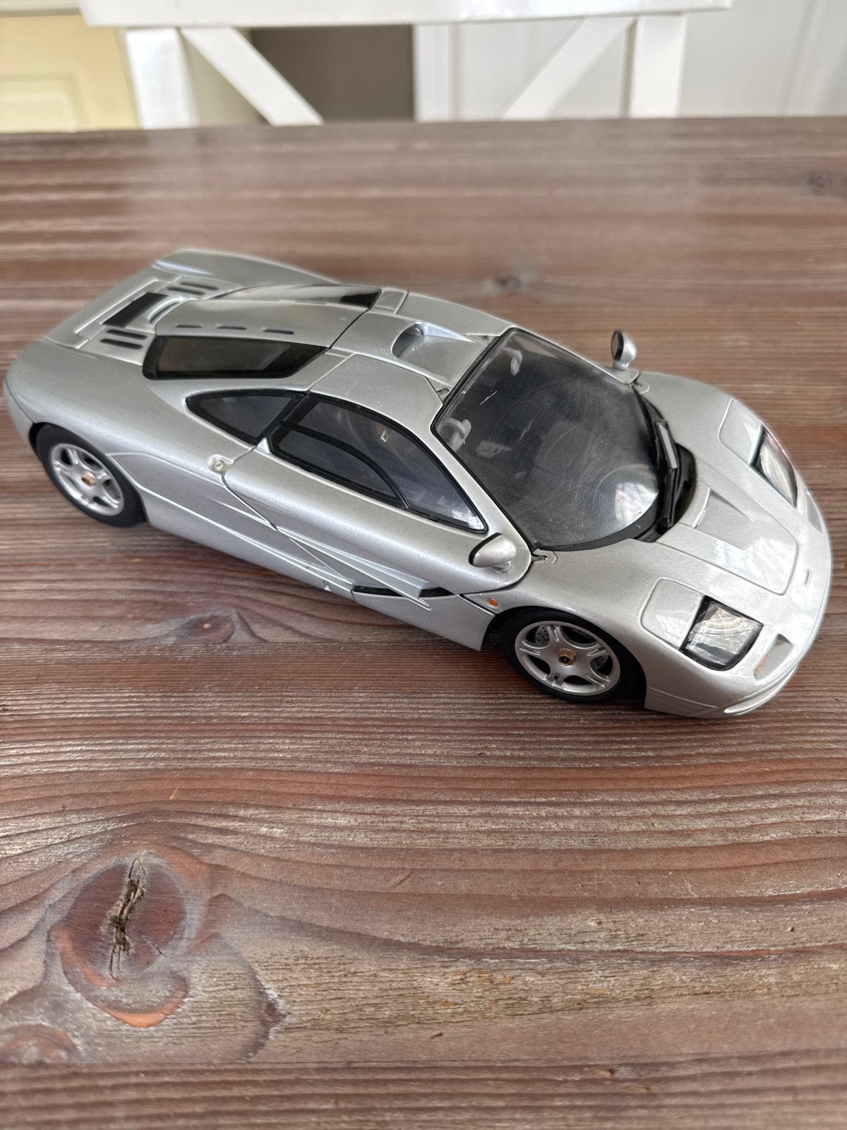 Zilverkleurige McLaren F1 1:18 UT models, Hobby en Vrije tijd, Ophalen of Verzenden, Zo goed als nieuw, Auto, Overige merken