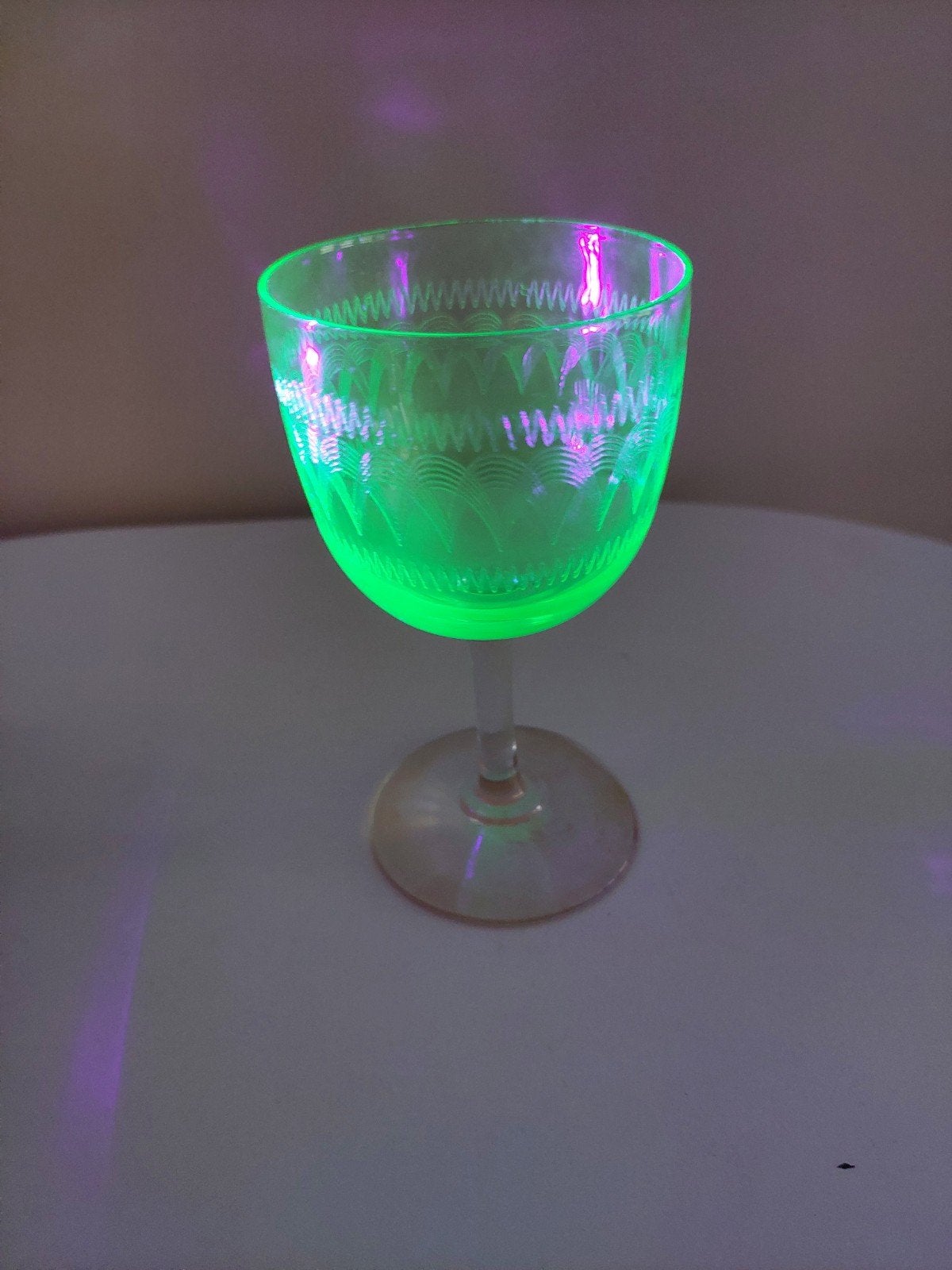 Mooi antiek glaasje van uranium glas, Antiek en Kunst, Ophalen of Verzenden