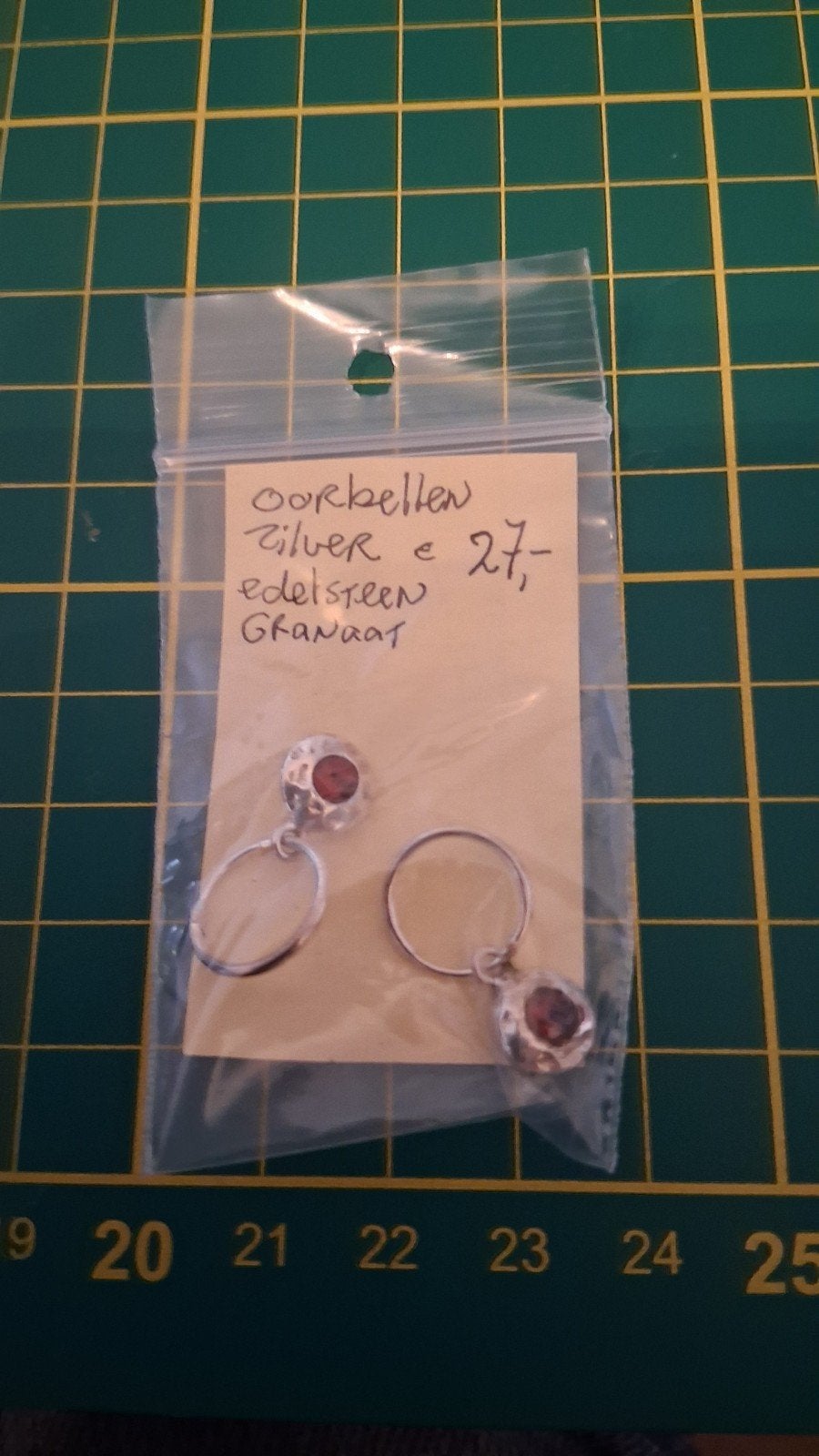 Zilveren oorbellen met granaat edelsteen, Hangers, Verzenden, Zo goed als nieuw, Met edelsteen