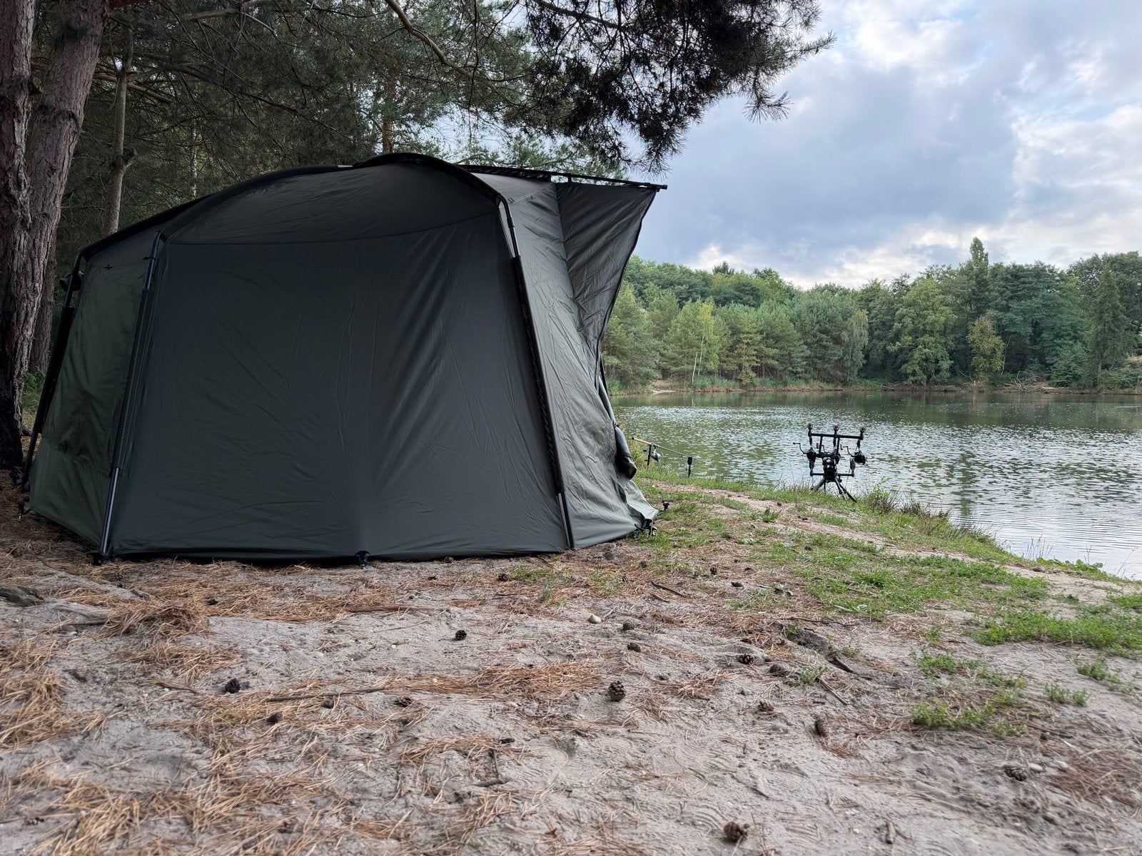 Nash Titan T2 Bivvy - Beschadigd maar functioneel, Caravans en Kamperen, Ophalen of Verzenden, Gebruikt, Tot en met 2