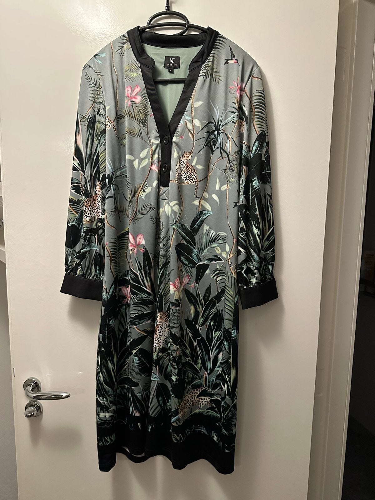 K Design Jurk met Jungle Print en Luipaarden Maat M, Maat 38/40 (M), Ophalen of Verzenden, Zo goed als nieuw, Onder de knie