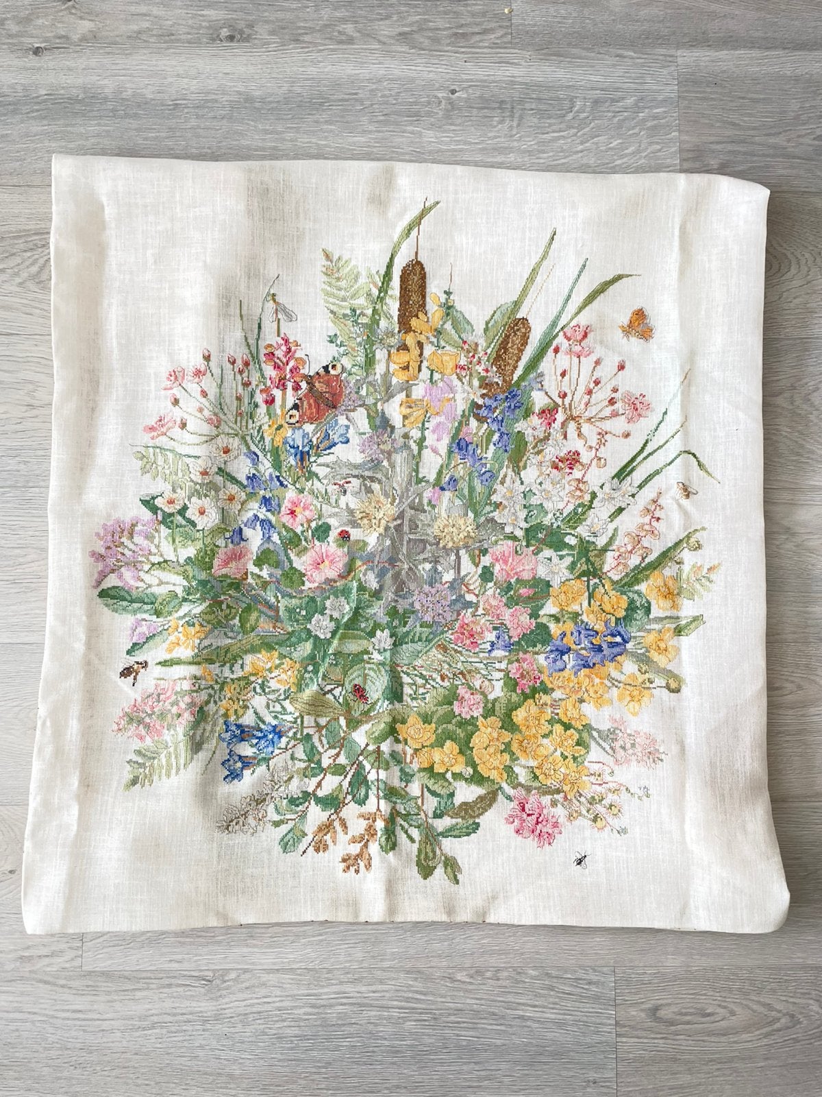 Borduurwerk Wilde veldbloemen en insecten, boeket bloemen, Ophalen of Verzenden