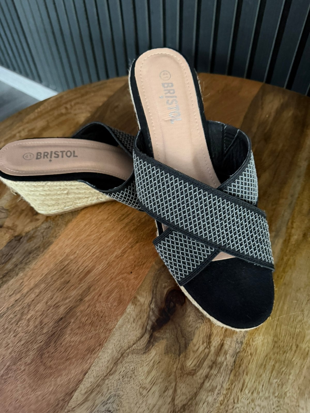 Nieuwe slippers met sleehak, Kleding | Dames, Ophalen, Nieuw, Instappers, Zwart