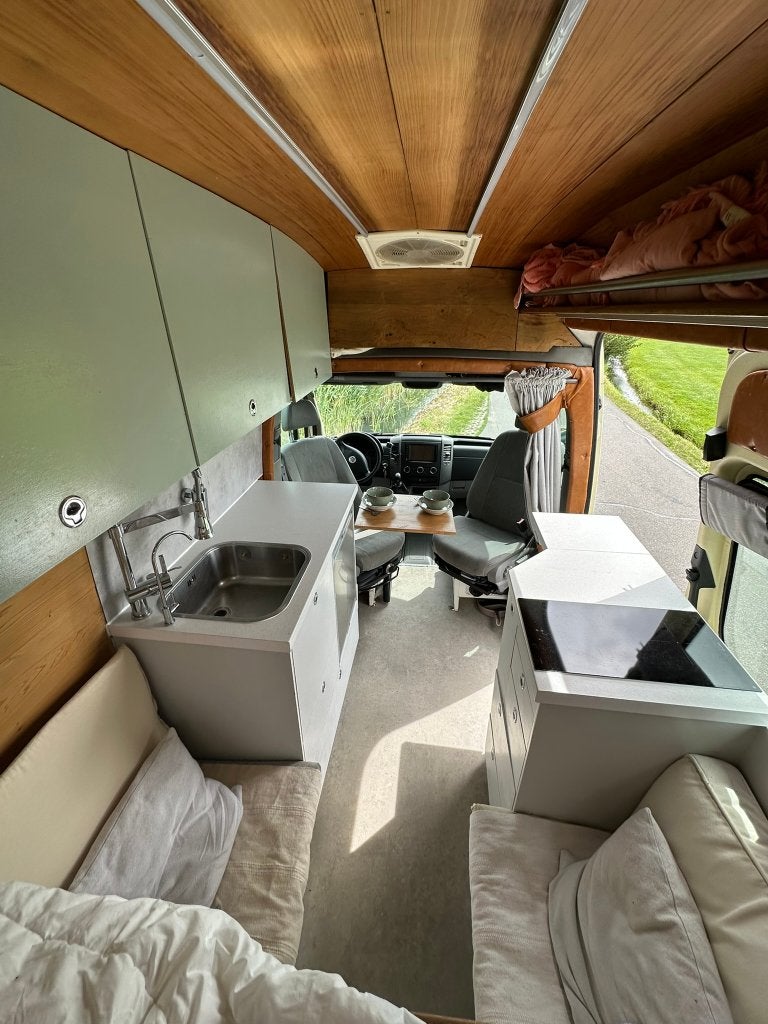 VW Crafter L2 H3 camper te koop | 2,08 m stahoogte buscamper, Caravans en Kamperen, Campers, Afzuigkap, Chemisch toilet, Buscamper of Camperbus