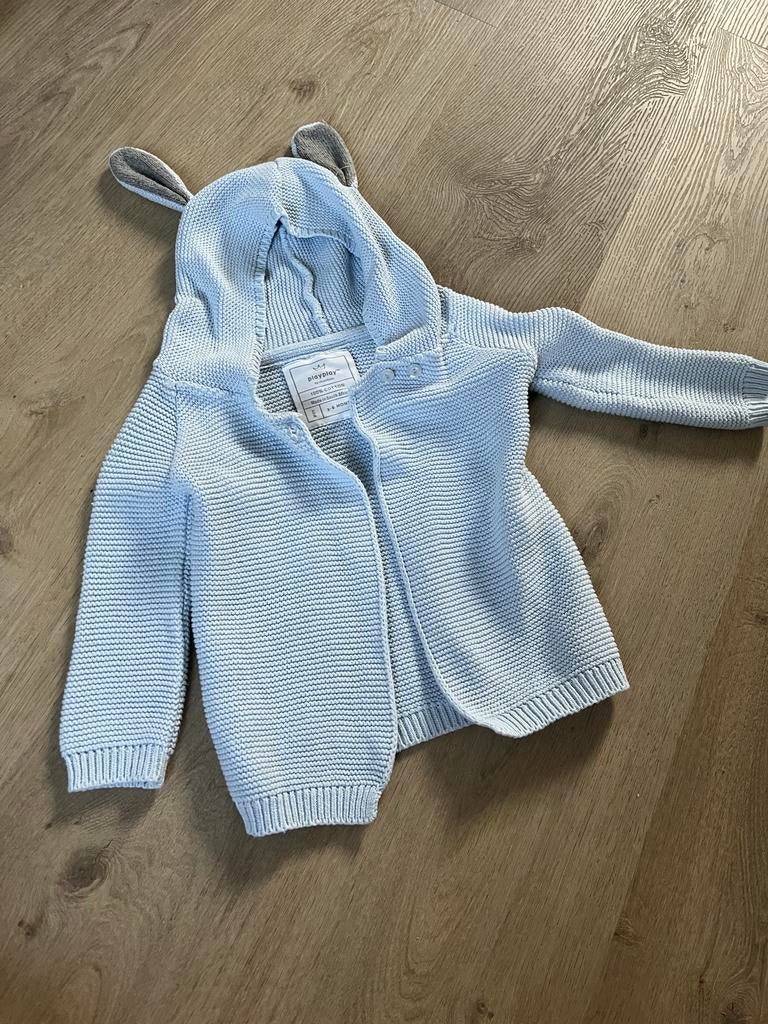 Gebreid babyvest met oortjes, baby maat 68. Nieuw, Ophalen of Verzenden, Nieuw, Jongetje of Meisje, Truitje of Vestje