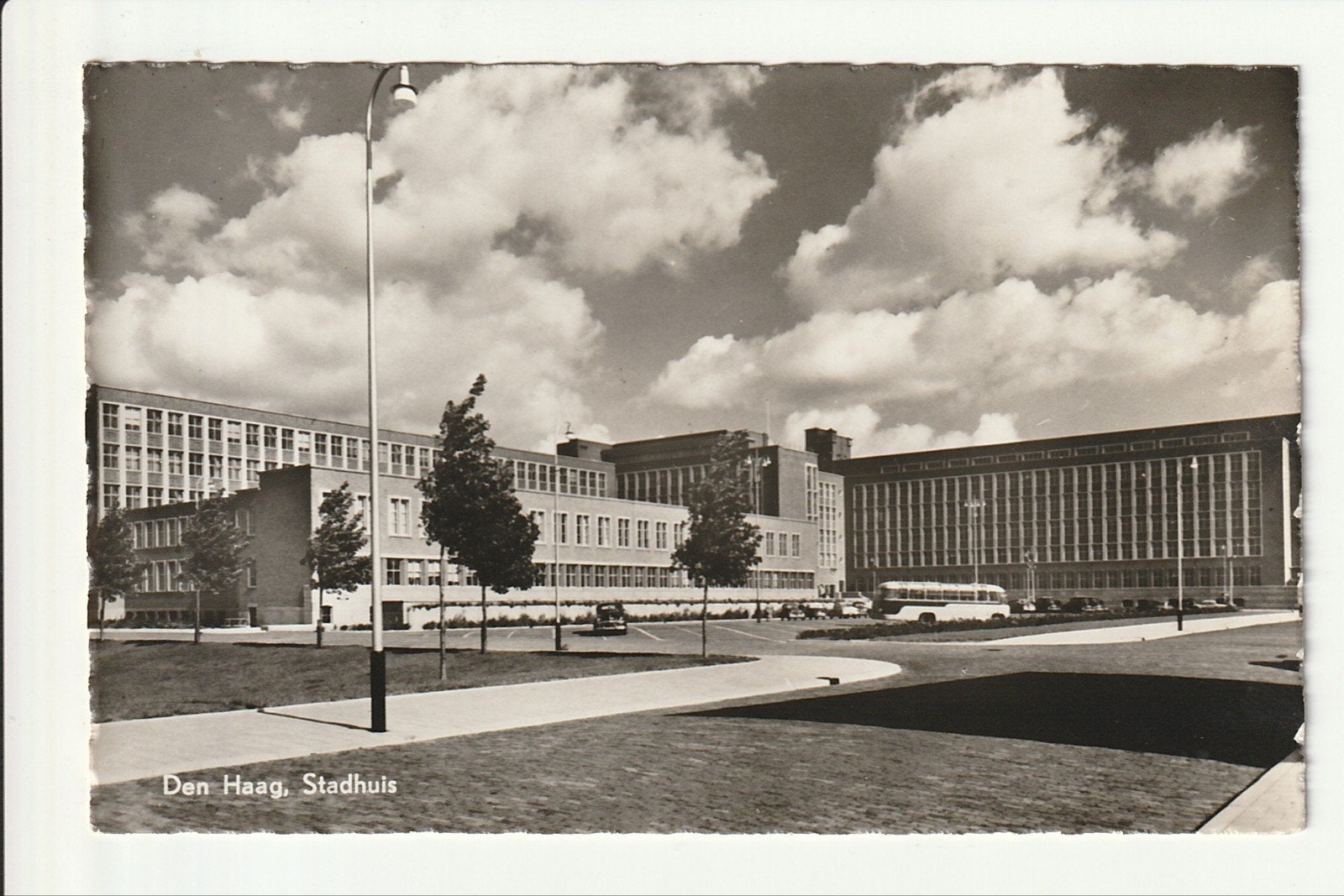DEN HAAG MODERNE STADHUIS PARKEERPLAATS AUTO'S TOURINGCAR, Ophalen of Verzenden, 1960 tot 1980, Ongelopen, Zuid-Holland