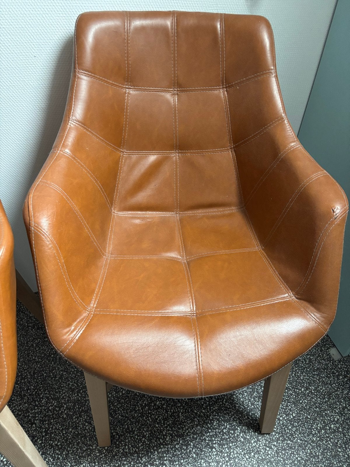 3 x cognac-kleurige lederen eetkamerstoel, Gebruikt, Hout, Ophalen of Verzenden, Drie