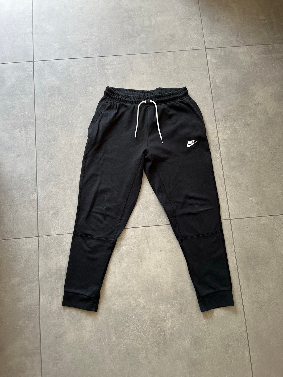 Nike Tech Fleece Jogger Zwart Maat M - Goede staat, Kleding | Heren, Sportkleding, Ophalen of Verzenden, Zo goed als nieuw, Maat 48/50 (M)