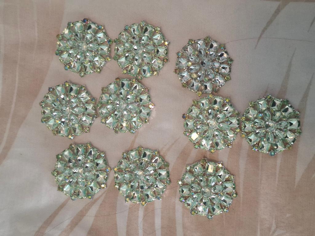 Kleine PARTIJ groene broches 3,50 euro, Ophalen of Verzenden, Zo goed als nieuw, Overige kleuren, Overige materialen