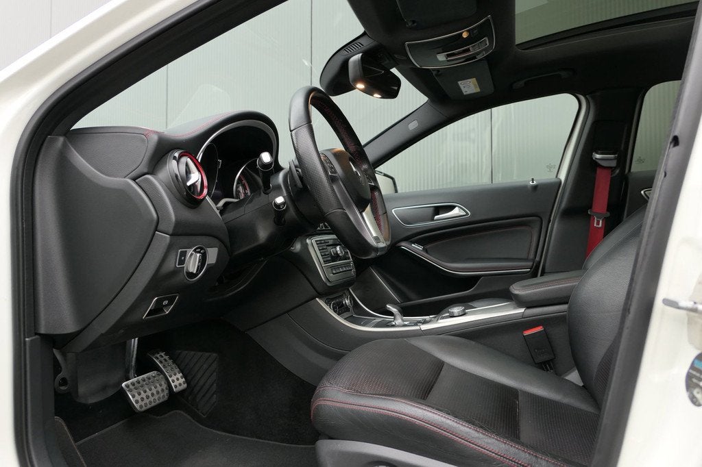 Mercedes-Benz GLA-klasse AMG 45 4MATIC First edition Panoram, Auto's, Mercedes-Benz, Gebruikt, 4 cilinders, Wit, Leder