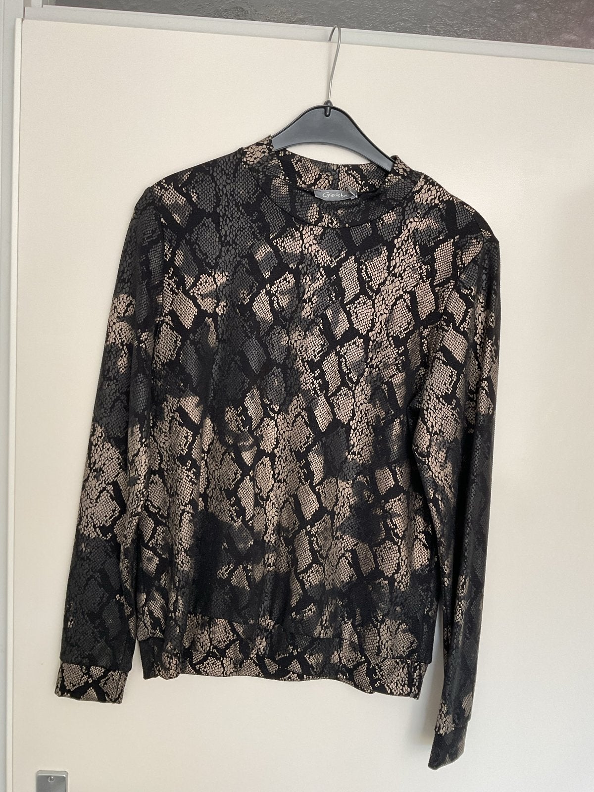 Geisha blouse met slangenprint - zwart/goud Maat M, Ophalen of Verzenden, Zo goed als nieuw, Maat 38/40 (M), Meerkleurig