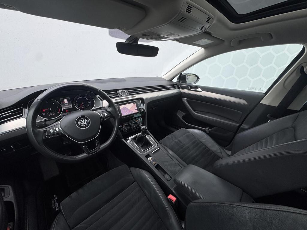 VW Passat Variant 1.6 TDI Highline Business R Panoramdak LED, Gebruikt, 4 cilinders, Zwart, Origineel Nederlands