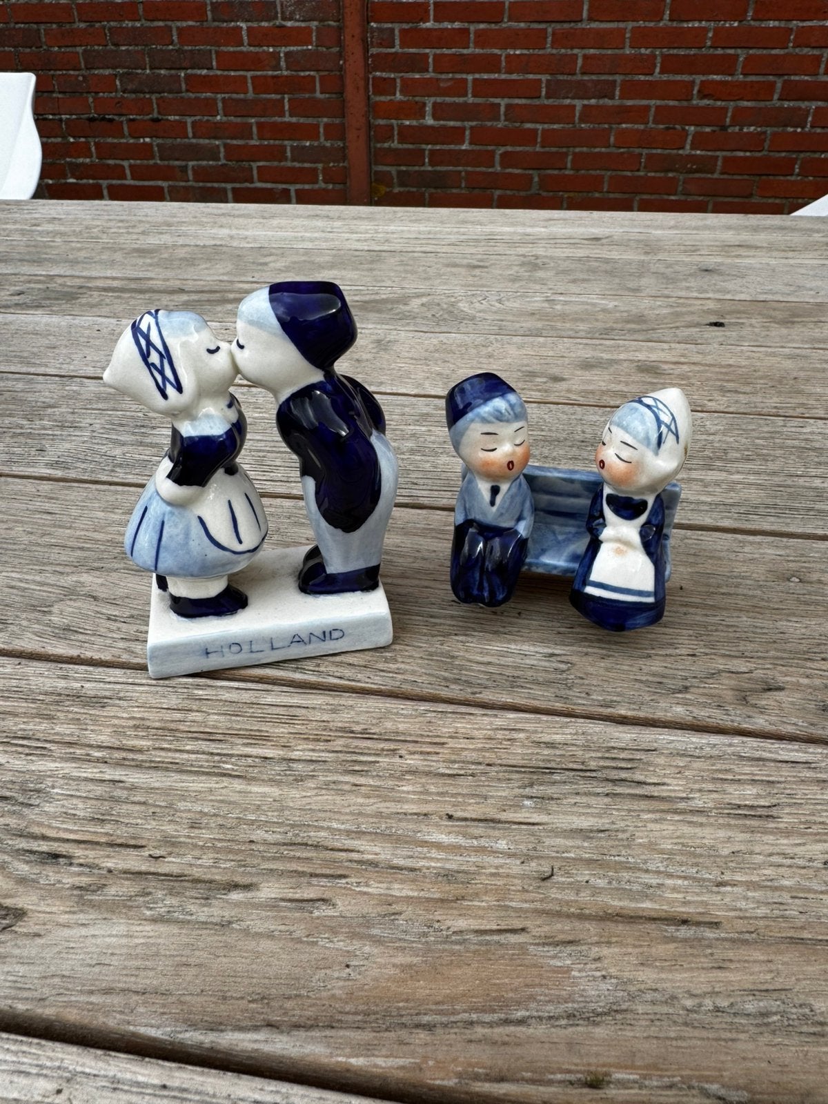 2 vintage Hollandbeeldjes – Delfts blauw stijl – kuspaartjes, Ophalen of Verzenden, Zo goed als nieuw, Mens