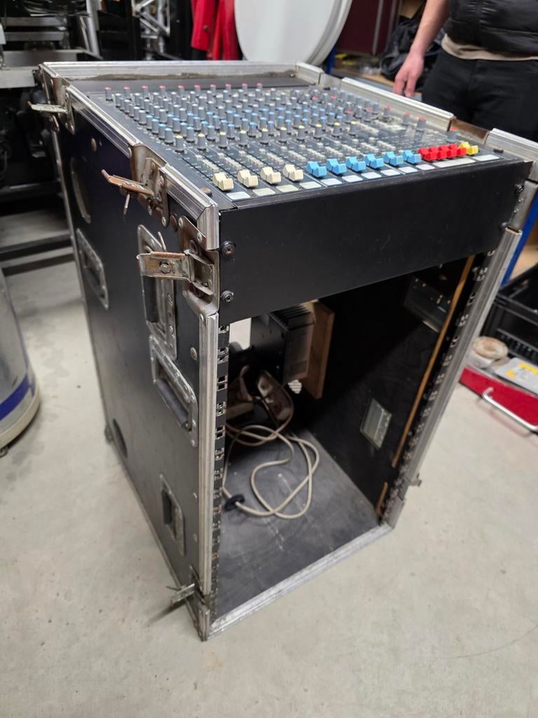 Artiestenrack/Taperack incl. Soundcraft K1 Mengtafel, Ophalen