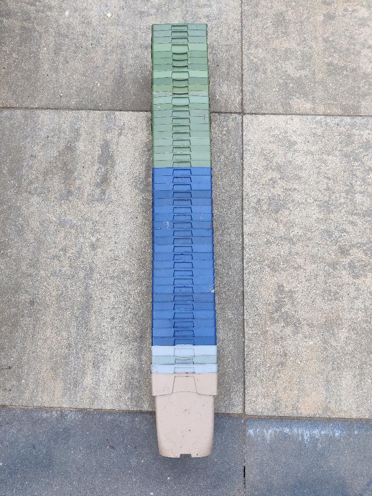 Te koop: Kweekpotten 11x11x12cm (47 stuks), Tuin en Terras, Bloempotten, Ophalen, Kunststof, Gebruikt, Balkon