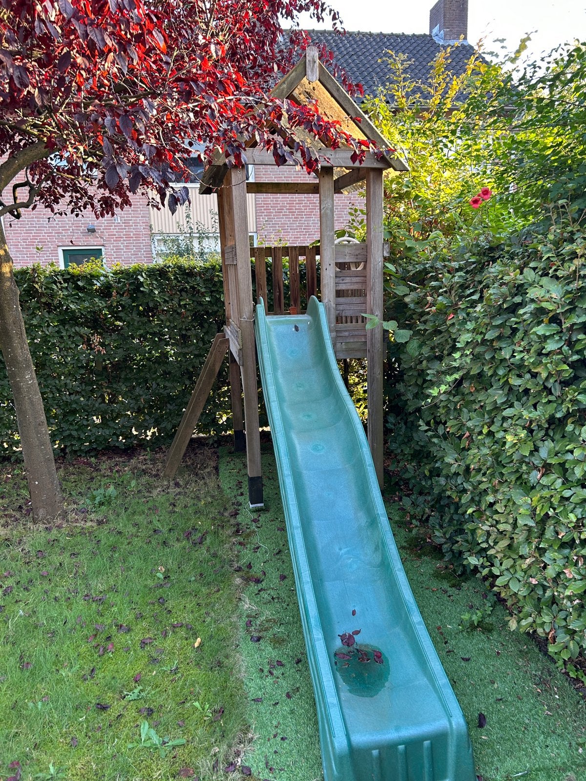 Speelhuisje met glijbaan, Ophalen, Zo goed als nieuw, Glijbaan