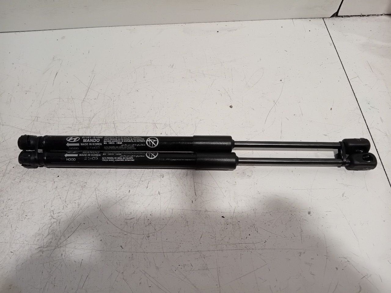 Gasdrukveerset voor Hyundai Santa Fe, Onderdelen@venauto.nl, Van der Ven Autorecycling B.V., Gebruikt, Ettenseweg 76, 4706 PB Roosendaal, The Netherlands