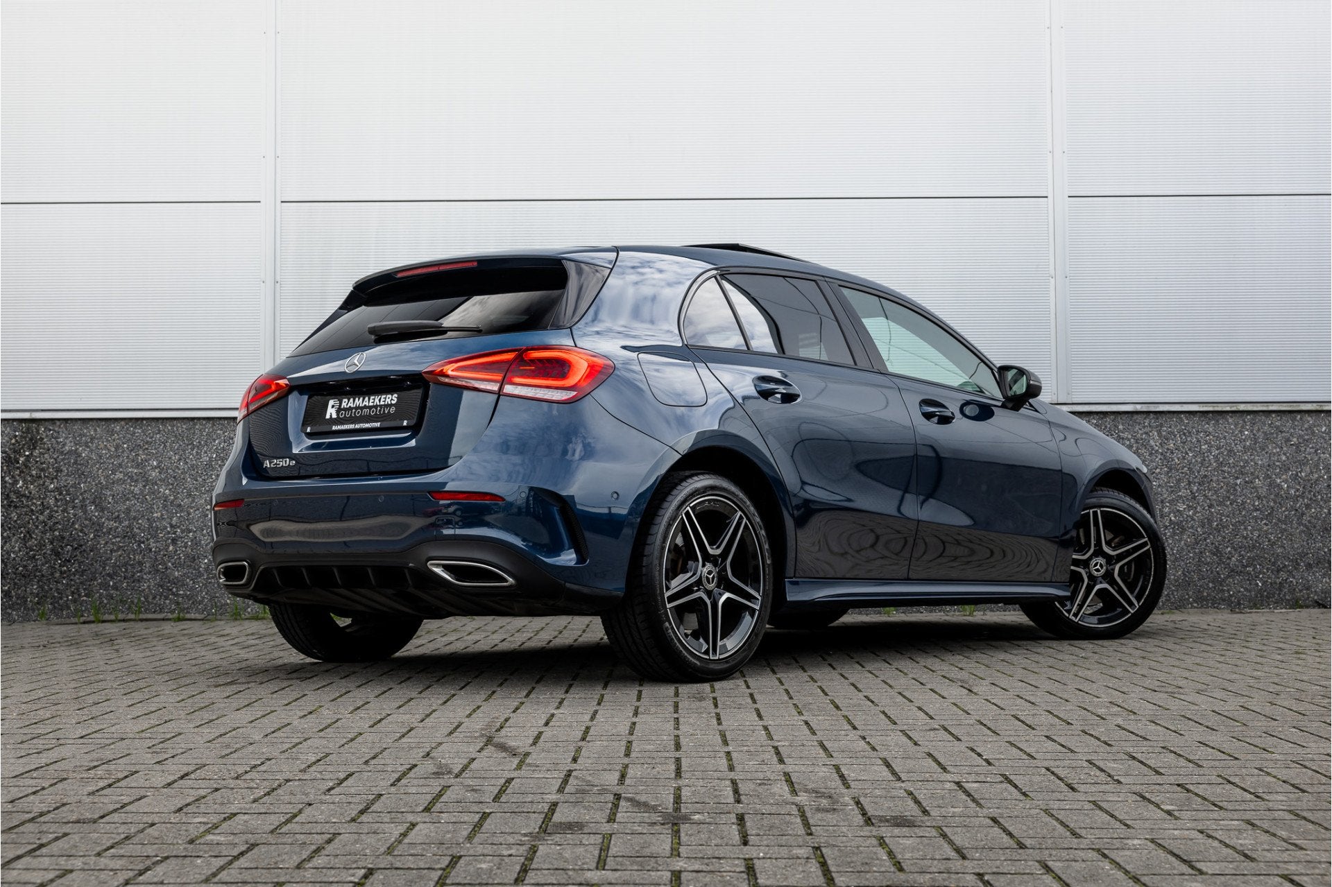 Mercedes-Benz A-Klasse 250 e AMG Line Pano / Sfeerverlichtin, Auto's, Dealer onderhouden, Gebruikt, 4 cilinders, Met garantie (alle)