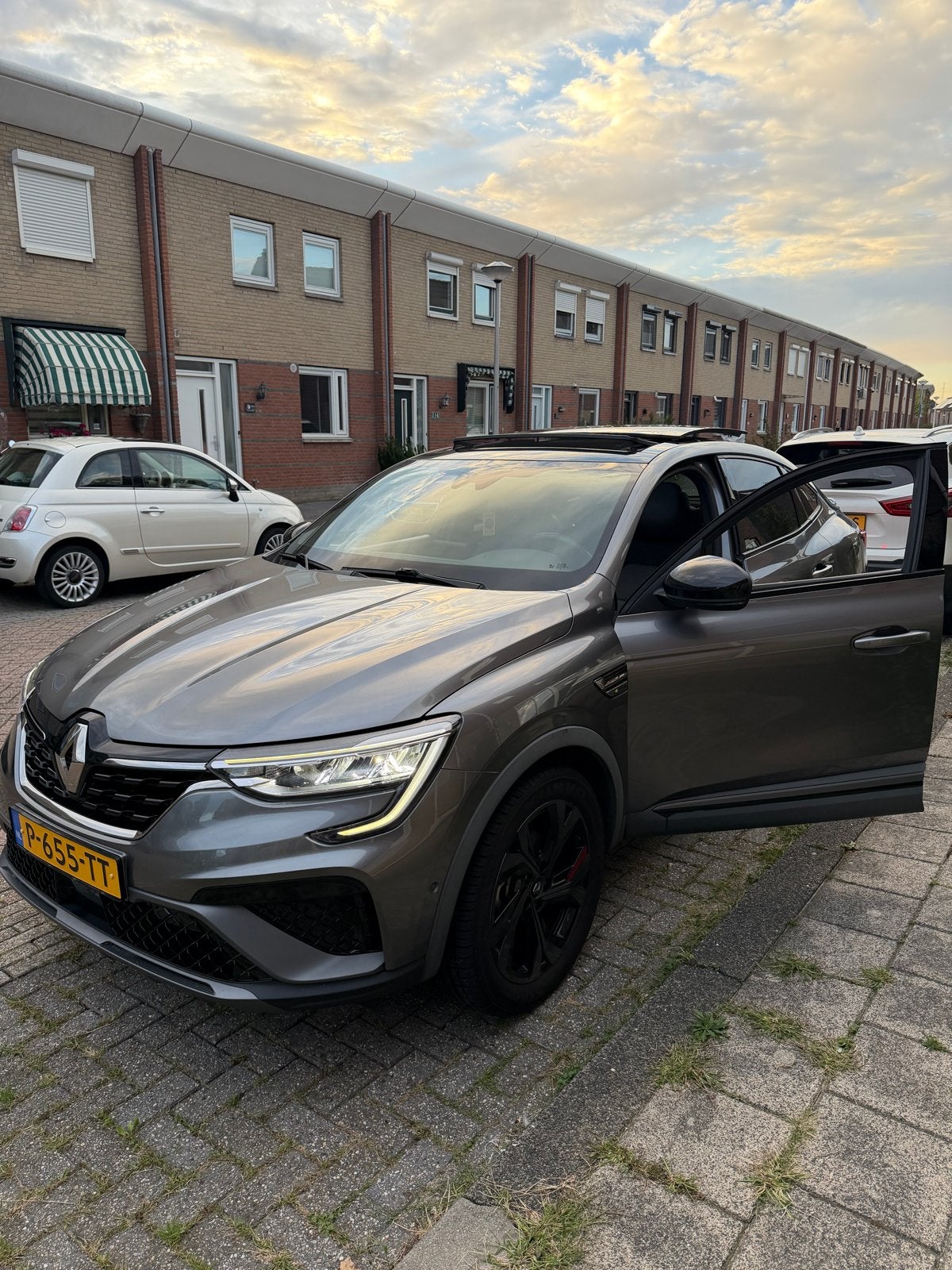 Renault Arkana 1.6 E-tech Hybrid 143pk Aut 2022 Grijs, Auto's, Arkana, 4 cilinders, Origineel Nederlands, 75 €/maand