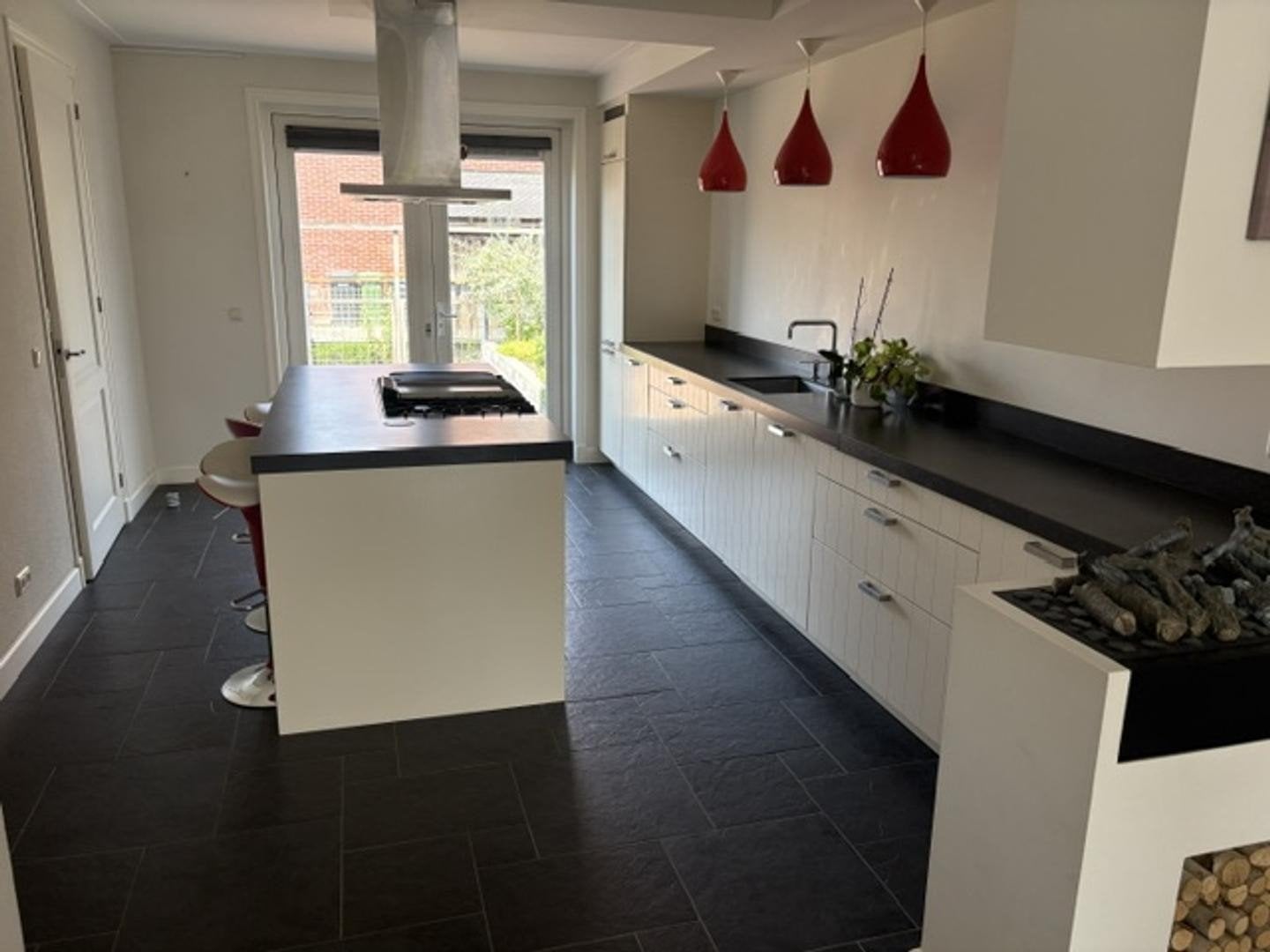 Moderne keuken met kookeiland en inbouwapparatuur, Ophalen, Gebruikt, Overige materialen, Wit