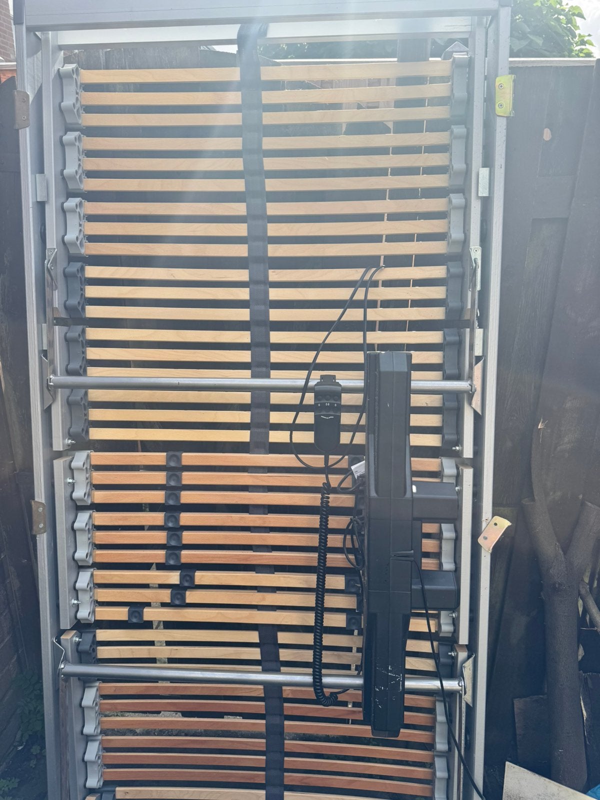 Elektrische lattenbodem 90x200 – OKIN motoren, werkend, Ophalen, Zo goed als nieuw, Eenpersoons, 90 cm