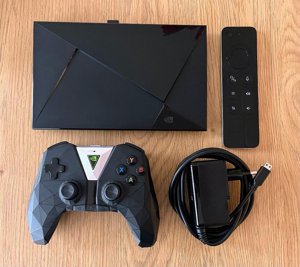 Complete NVIDIA SHIELD TV (2015) incl. controller (gen. 2), Audio, Tv en Foto, Mediaspelers, Ophalen of Verzenden, Zo goed als nieuw
