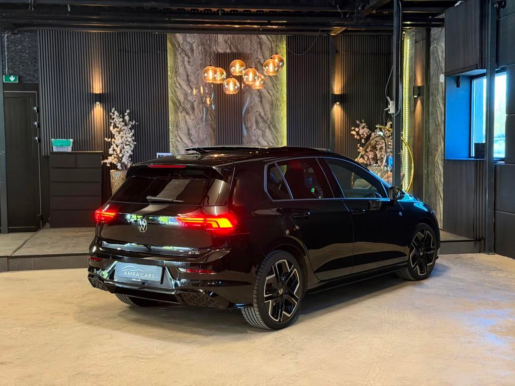 Volkswagen GOLF 1.5 eTSI R-Line Edition|PANO|BOMVOL!, Auto's, 4 cilinders, 150 pk, Parkeerassistent, Zwart