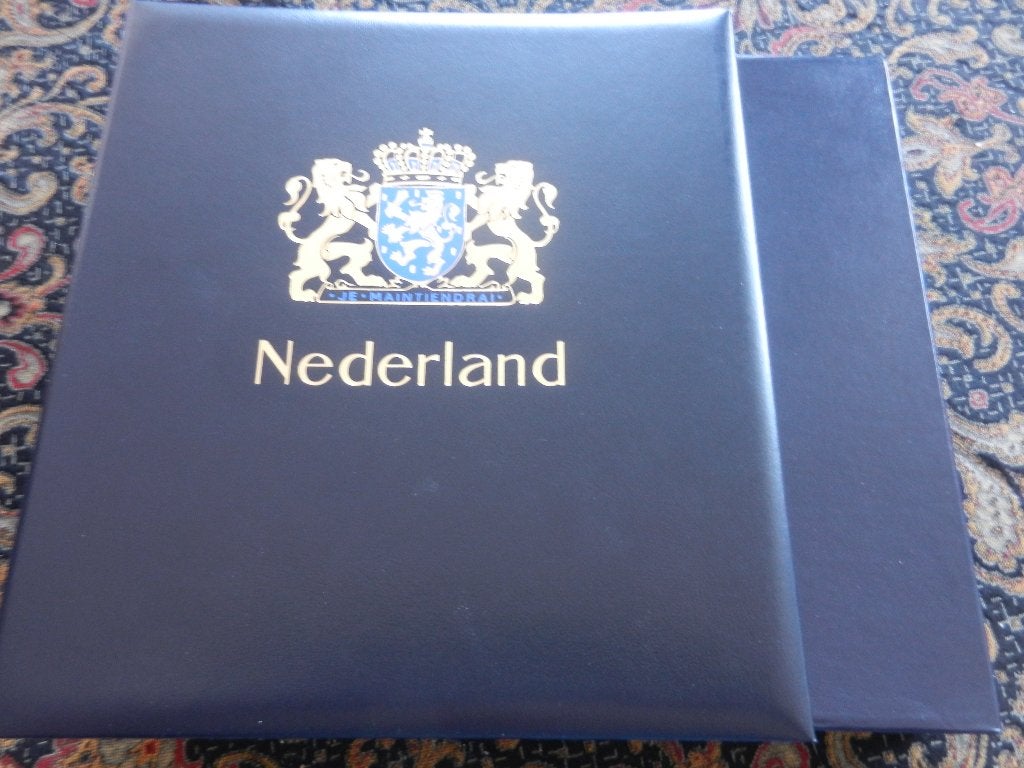 Aan geboden  album Davo de luxe deel 4  postzegels Nederland, Ophalen of Verzenden, Nederland