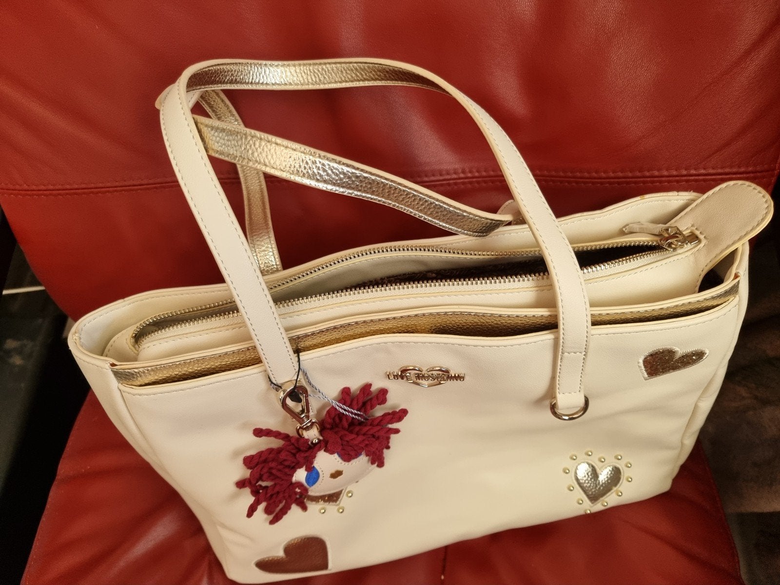 Nieuwe Love Moschino tas met hartjes en popje, 40 tot 60 cm, 20 tot 30 cm, Beige, Nieuw