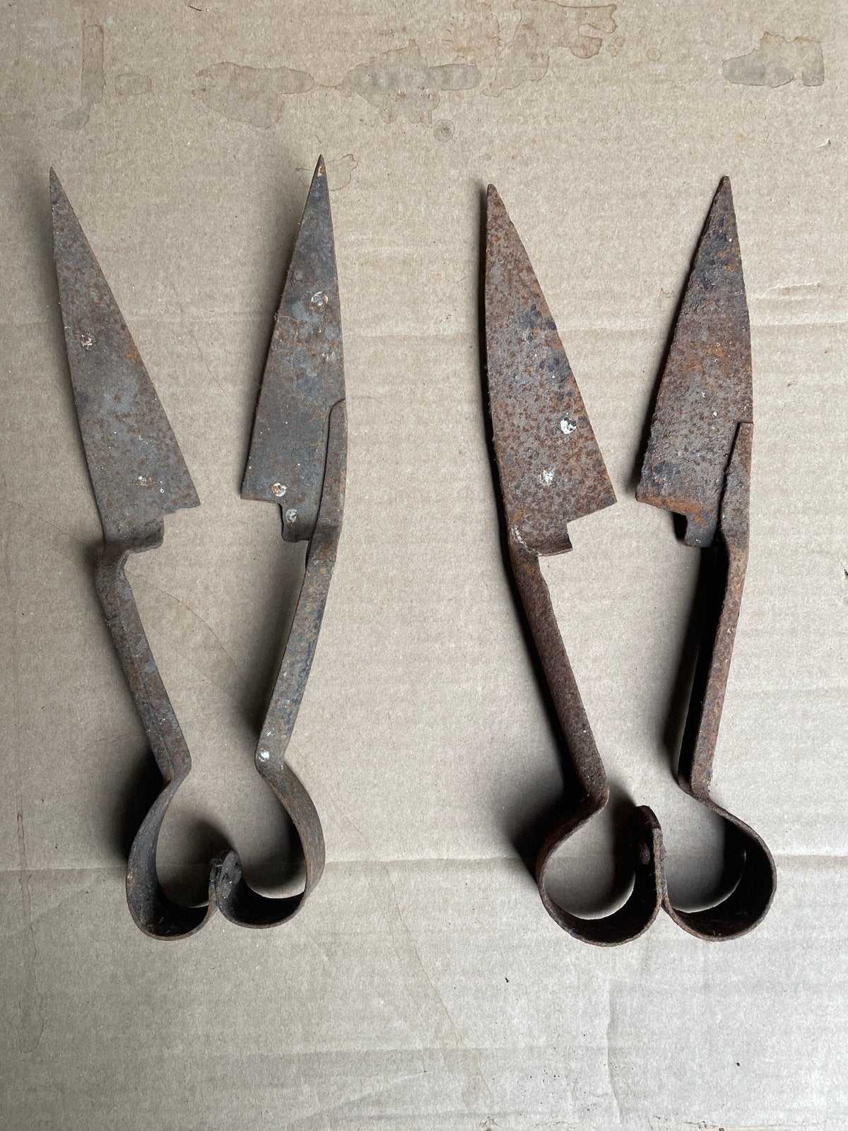 ANTIEK OUD HOLLANDSCH GEREEDSCHAP, 2 SCHAPENSCHEERSCHAREN, Ophalen