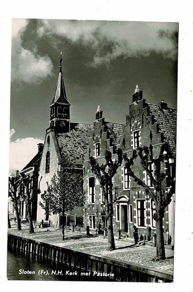 Sloten (Fr) : N.H. Kerk met Pastorie, Verzenden, 1960 tot 1980, Gelopen, Friesland