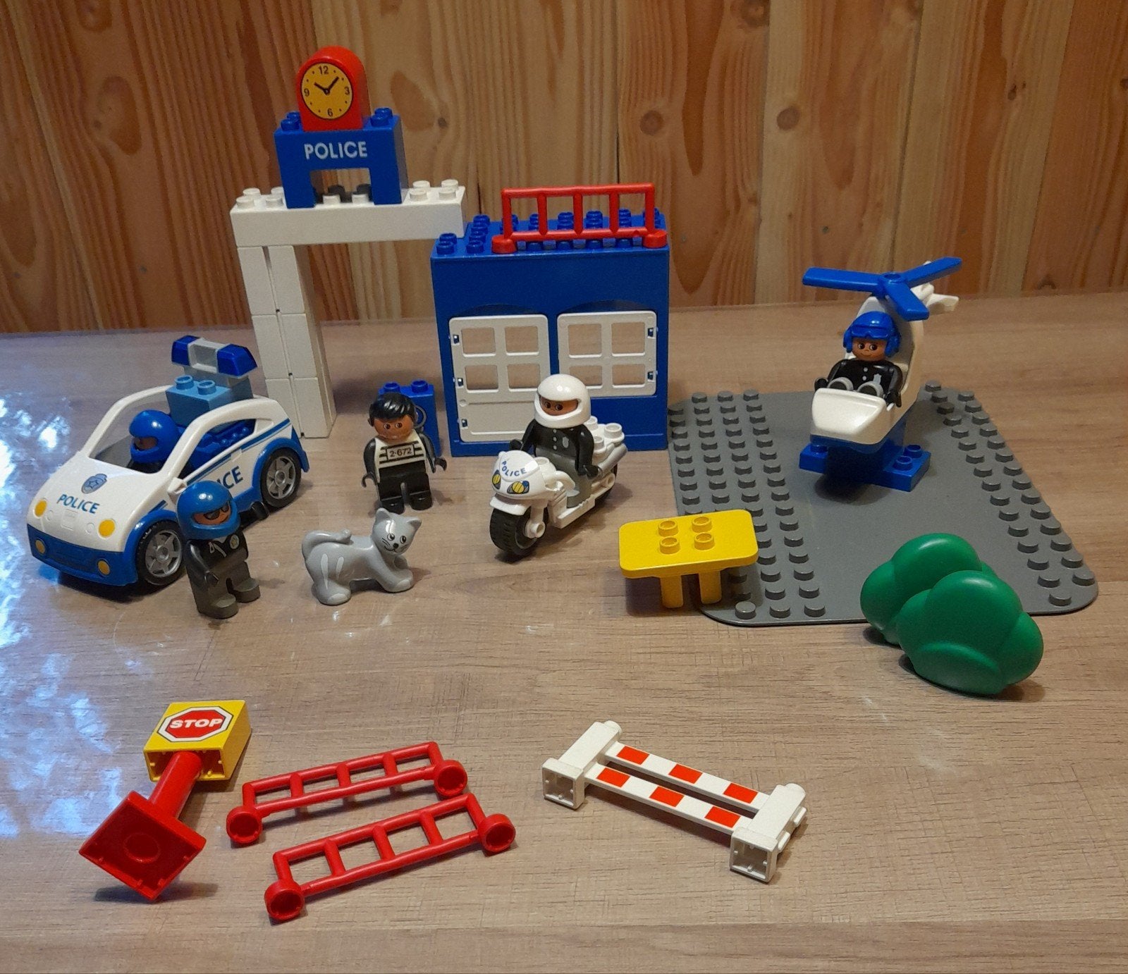 Set 3 - duplo politiebureau met auto, motor en helikopter, Ophalen of Verzenden, Duplo
