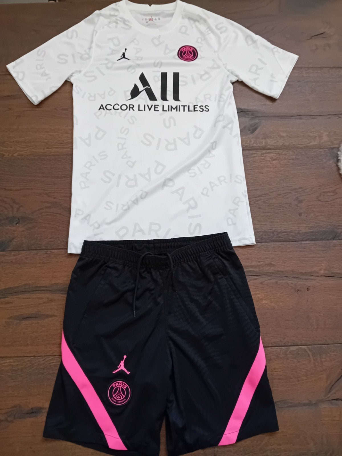Tenue Paris Saint-Germain (PSG)
Seizoen: 2020/21, Maat XS of kleiner, Ophalen of Verzenden, Zo goed als nieuw, Set