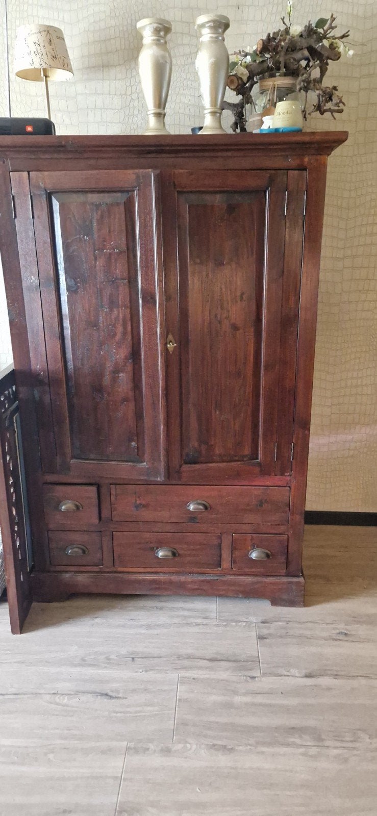 koloniale kast moet weg, Ophalen