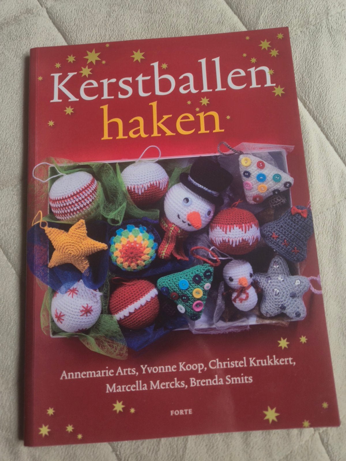 Kerstballen haken - Boek met patronen, Ophalen of Verzenden, Gelezen, Breien en Haken