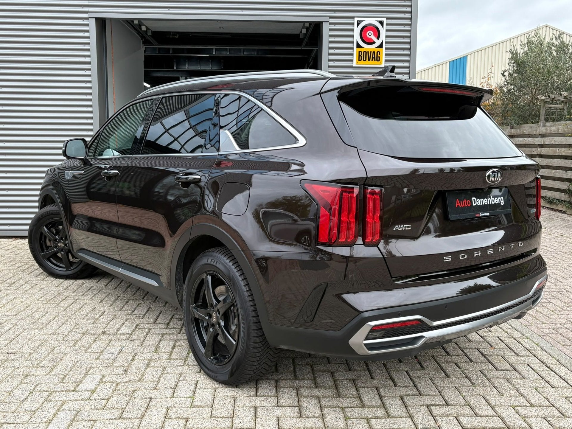 Kia Sorento 1.6 T-GDI Plug-in Hybrid 4WD BLACK-LINE! AUTOMAA, Auto's, Dealer onderhouden, Verwarmde buitenspiegels, Zwart, Overige kleuren