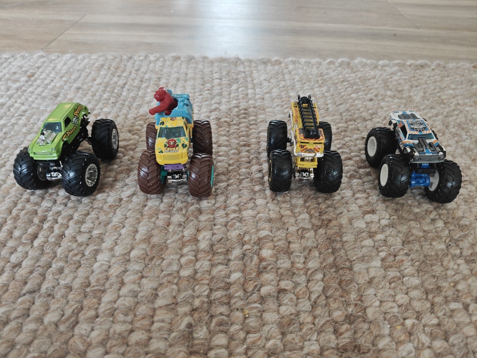 Set van 4 Monster Jam Hot Wheels speelgoedauto's, Ophalen, Gebruikt