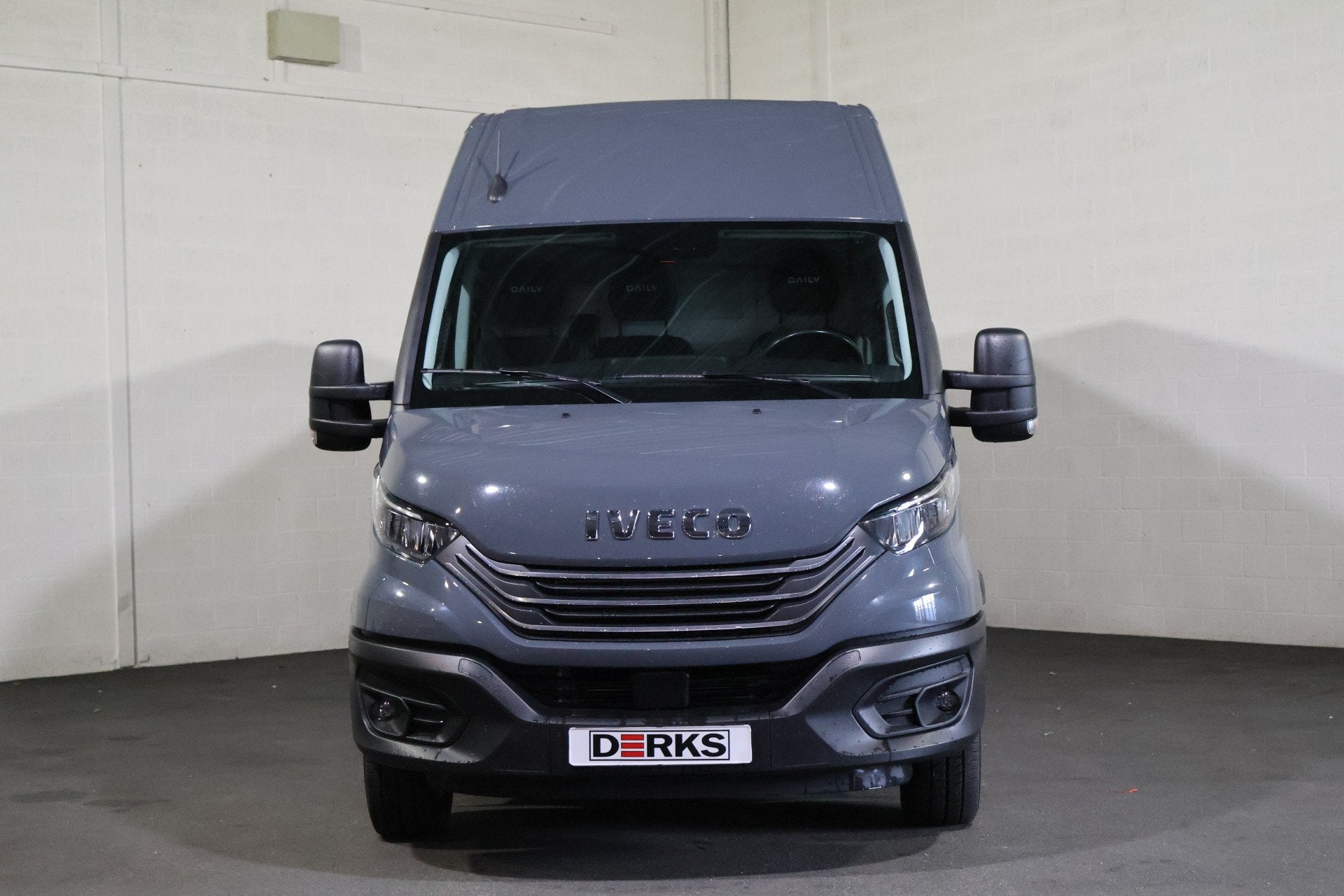 Foto 5 van Iveco Daily 35S18 L2 H2 Automaat Airco Navigatie 3.5T Trekha