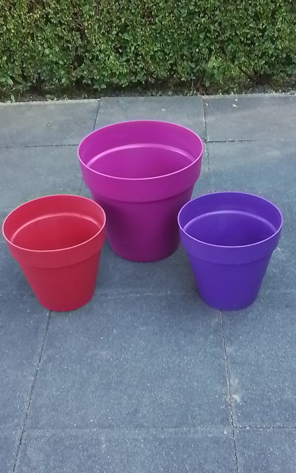 💐3 GROTE KUNSTSTOF BLOEMPOTTEN PAARS - LILA - ROOD, Tuin en Terras, Bloempotten, 25 tot 40 cm, Kunststof, Rond, Ophalen of Verzenden