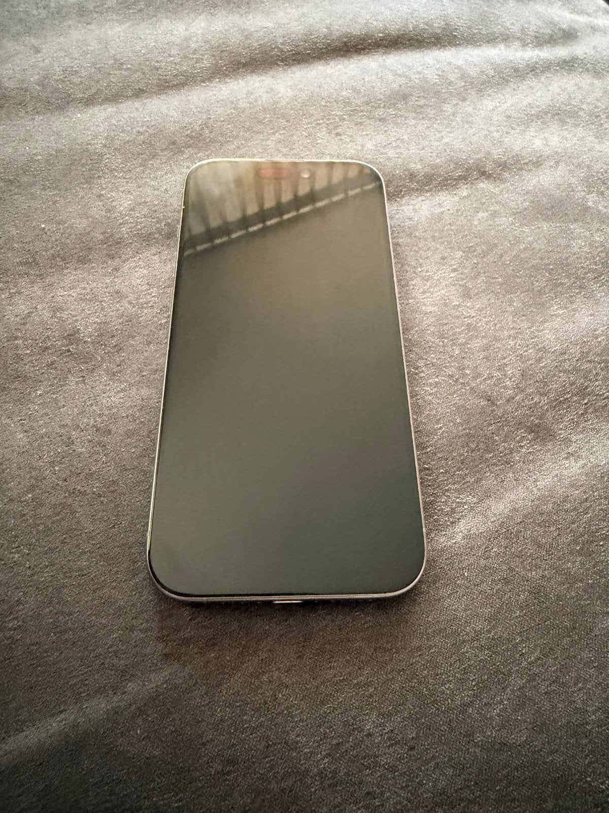 Iphone 15 pro grijs 256gb. Met achterkant schade, Telecommunicatie, Mobiele telefoons | Apple iPhone, 256 GB, Gebruikt, 89 %, Zwart