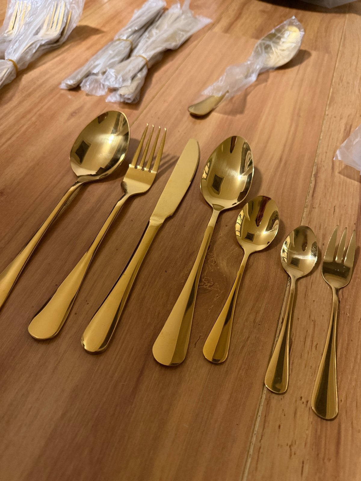 gloednieuwe goudkleurige bestekset – 72-delig voor 10 pers., Ophalen of Verzenden, Nieuw, Bestekset