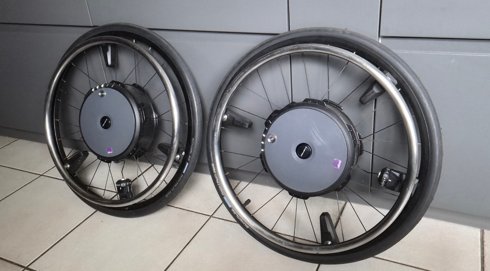 alber e-motion M25 22inch rolstoelwielen, Diversen, Rolstoelen, Ophalen, Zo goed als nieuw, Elektrische rolstoel