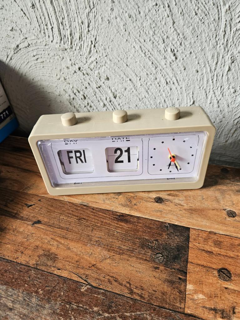 Vintage Flip Klok met Dag- en Datumweergave, Huis en Inrichting, Woonaccessoires | Klokken, Gebruikt, Ophalen of Verzenden