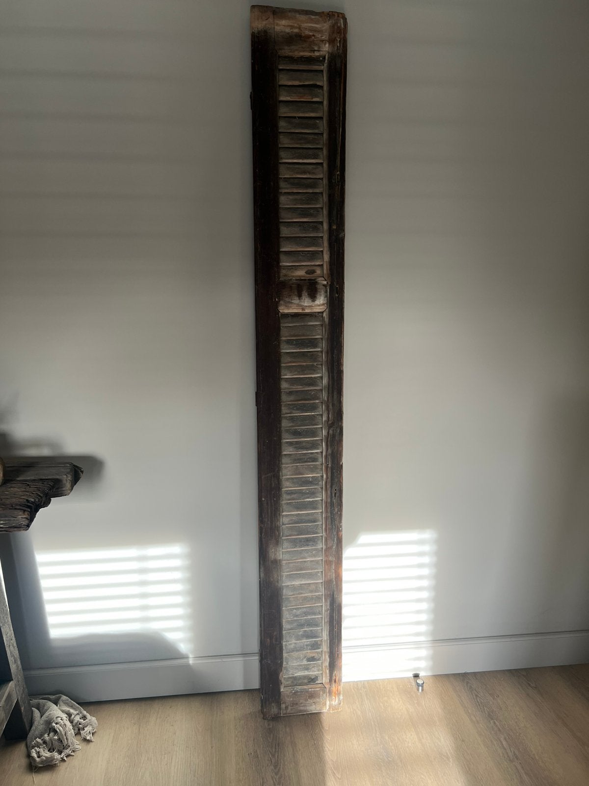 Mooi oud houten luik, Ophalen