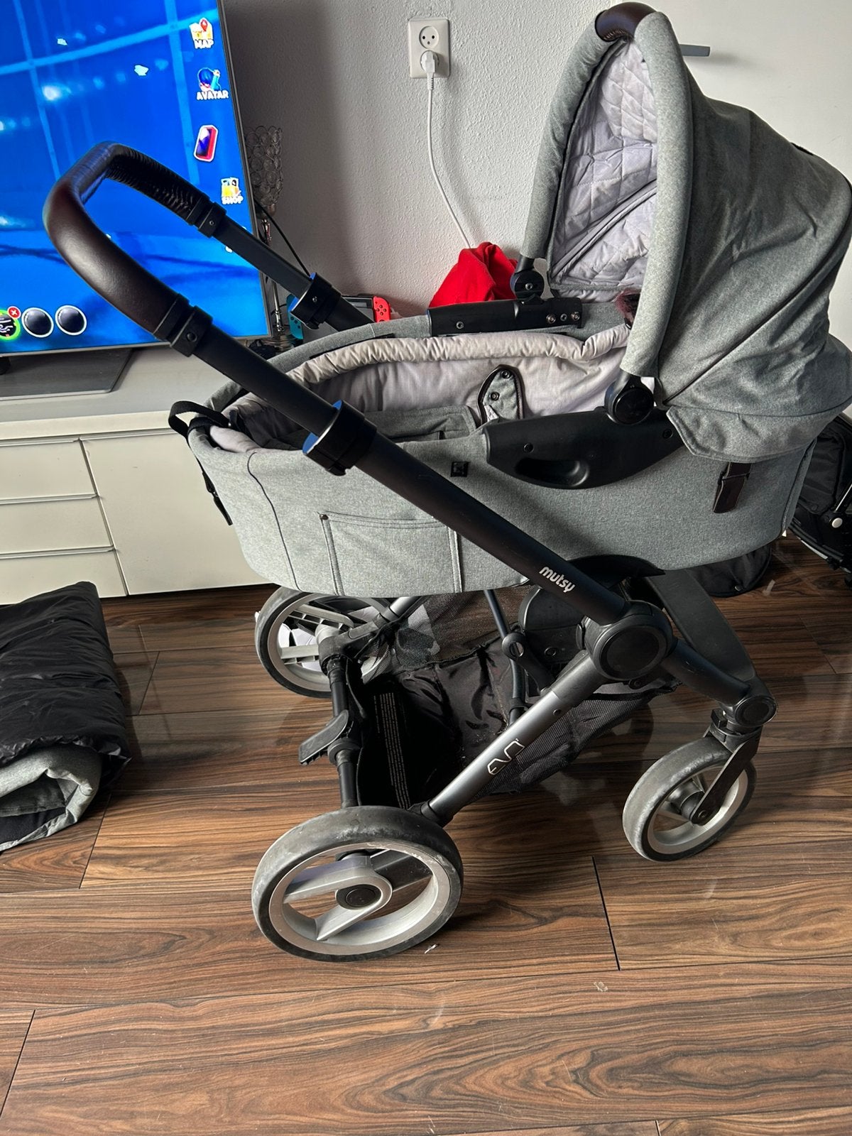 Mutsy Evo kinderwagen met verschillende accessoires., Ophalen, Zo goed als nieuw, Mutsy