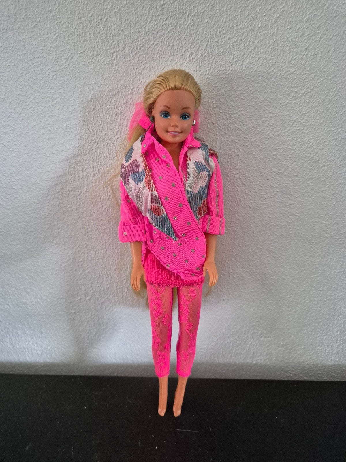 Vintage Barbie pop uit 1986 in roze outfit, Ophalen of Verzenden, Barbie
