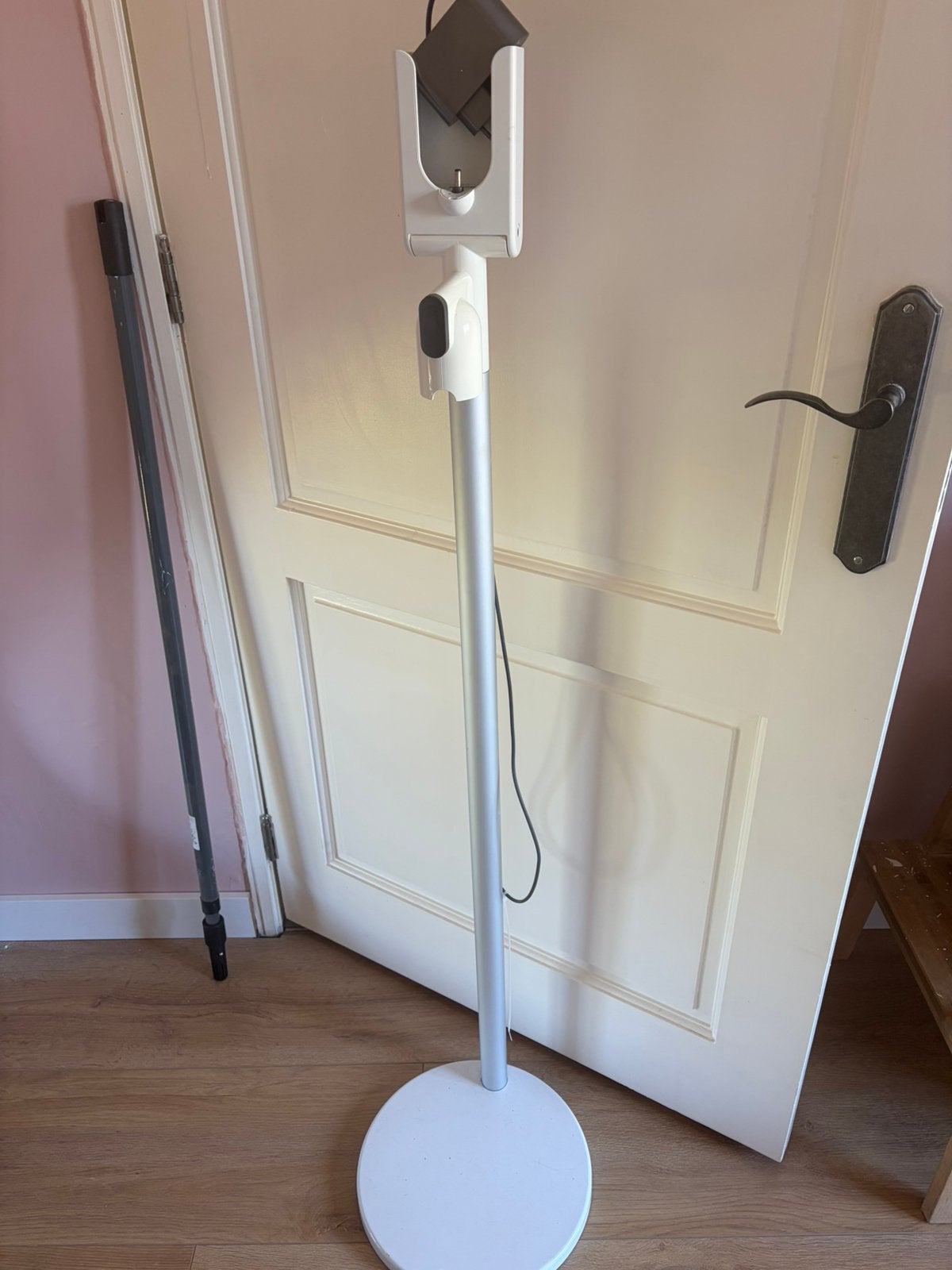 Dockingstation voor dyson V11, Ophalen, Zo goed als nieuw