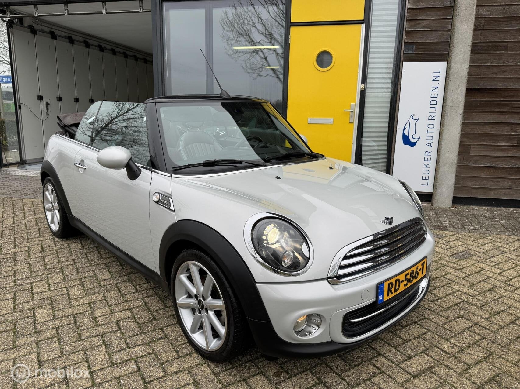 MINI COOPER 1.6 CABRIO LUXE HIGHGATE NETTE STAAT LEDER, Auto's, Mini, Euro 5, Gebruikt, 4 cilinders, Cabriolet