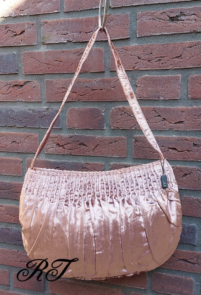 Prachtige oud roze fluwelen dames schoudertas., Ophalen of Verzenden, Nieuw, Roze, Schoudertasje