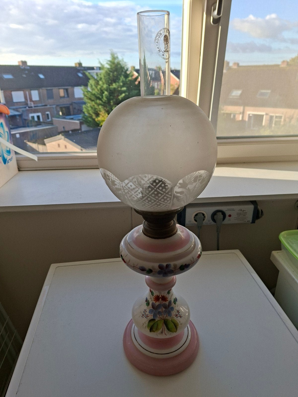 Antieke olielamp met roze en bloemmotief, Ophalen